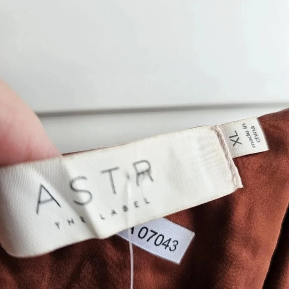 ASTR The Label Mai Sequin Spagetti Straps Waterfall Cami Top  Bronze siz… - Picture 5 of 9